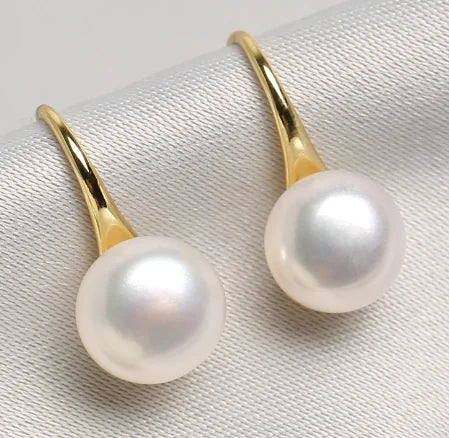 Natural Freshwater Pearl Necklace - Simple & Stylish